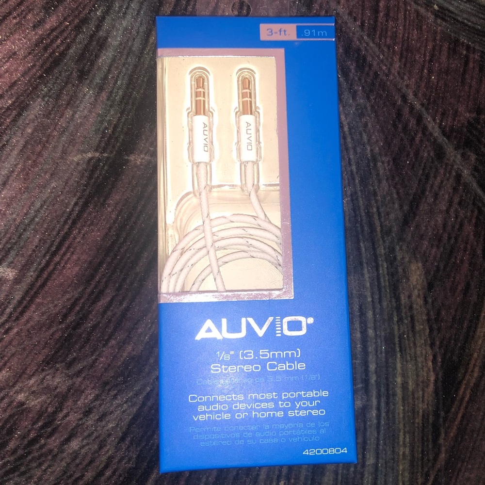 3-ft stereo cable (Aux cord)
